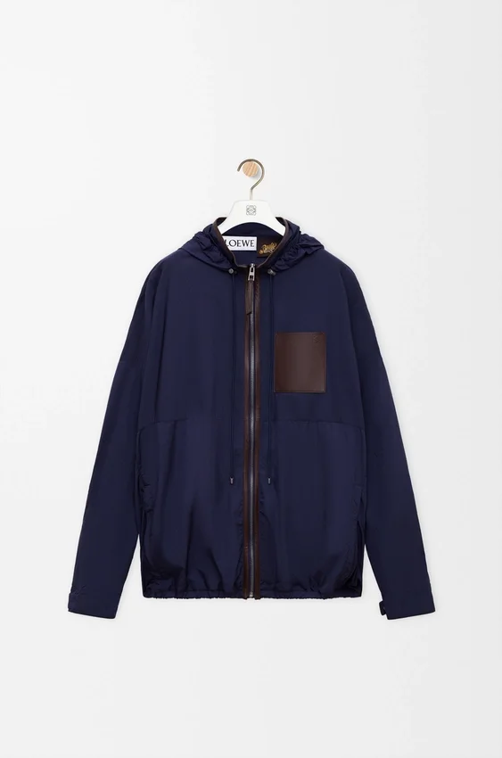 Kapuzenjacke aus technischem Shell-Material Kapuzenjacke aus technischem Shell-Material