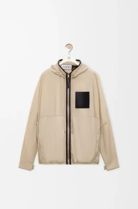 Kapuzenjacke aus technischem Shell-Material