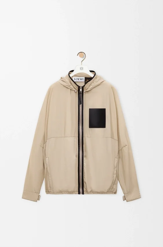 Kapuzenjacke aus technischem Shell-Material Kapuzenjacke aus technischem Shell-Material