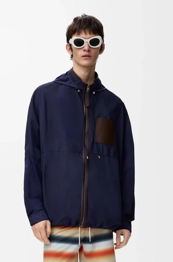Kapuzenjacke aus technischem Shell-Material Kapuzenjacke aus technischem Shell-Material