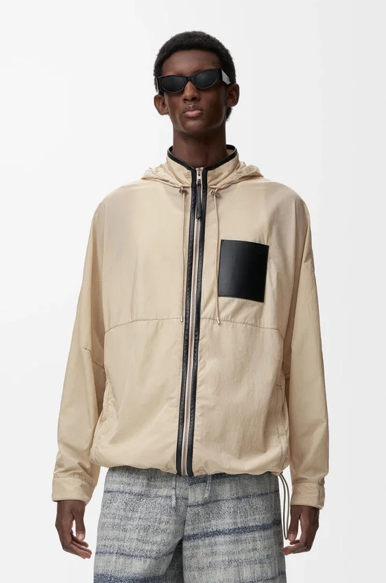 Kapuzenjacke aus technischem Shell-Material Kapuzenjacke aus technischem Shell-Material