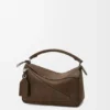 Kleine «Featherlight Puzzle»-Tasche aus genarbtem Nubukleder Kleine «Featherlight Puzzle»-Tasche aus genarbtem Nubukleder