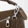 Kleine «Featherlight Puzzle»-Tasche aus genarbtem Nubukleder Kleine «Featherlight Puzzle»-Tasche aus genarbtem Nubukleder