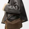 Kleine «Featherlight Puzzle»-Tasche aus genarbtem Nubukleder Kleine «Featherlight Puzzle»-Tasche aus genarbtem Nubukleder