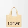 Kleine Font Tote im Loewe-Schriftzug aus Raffia Kleine Font Tote im Loewe-Schriftzug aus Raffia
