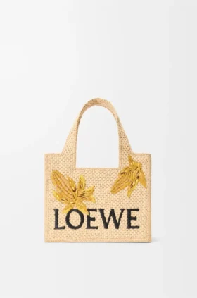 Kleine Font Tote im Loewe-Schriftzug aus Raffia