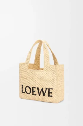Kleine Font Tote im Loewe-Schriftzug aus Raffia