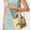 Kleine Font Tote im Loewe-Schriftzug aus Raffia Kleine Font Tote im Loewe-Schriftzug aus Raffia