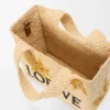 Kleine Font Tote im Loewe-Schriftzug aus Raffia Kleine Font Tote im Loewe-Schriftzug aus Raffia