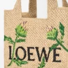 Kleine Font Tote im Loewe-Schriftzug aus Raffia Kleine Font Tote im Loewe-Schriftzug aus Raffia