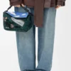 Kleine «Futurist Cat»-Puzzle-Tasche aus besticktem Strick und klassischem Kalbsleder Kleine «Futurist Cat»-Puzzle-Tasche aus besticktem Strick und klassischem Kalbsleder