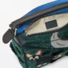 Kleine «Futurist Cat»-Puzzle-Tasche aus besticktem Strick und klassischem Kalbsleder Kleine «Futurist Cat»-Puzzle-Tasche aus besticktem Strick und klassischem Kalbsleder