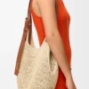 Kleine Hobo-Tasche mit Lochmuster aus Raffia und Kalbsleder Kleine Hobo-Tasche mit Lochmuster aus Raffia und Kalbsleder