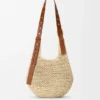 Kleine Hobo-Tasche mit Lochmuster aus Raffia und Kalbsleder Kleine Hobo-Tasche mit Lochmuster aus Raffia und Kalbsleder