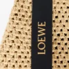 Kleine Hobo-Tasche mit Lochmuster aus Raffia und Kalbsleder Kleine Hobo-Tasche mit Lochmuster aus Raffia und Kalbsleder