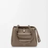 Kleine Madrid-Tasche aus geschmeidigem genarbtem Kalbsleder Kleine Madrid-Tasche aus geschmeidigem genarbtem Kalbsleder