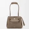 Kleine Madrid-Tasche aus geschmeidigem genarbtem Kalbsleder Kleine Madrid-Tasche aus geschmeidigem genarbtem Kalbsleder