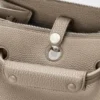 Kleine Madrid-Tasche aus geschmeidigem genarbtem Kalbsleder Kleine Madrid-Tasche aus geschmeidigem genarbtem Kalbsleder