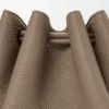 Kleine Madrid-Tasche aus geschmeidigem genarbtem Kalbsleder Kleine Madrid-Tasche aus geschmeidigem genarbtem Kalbsleder