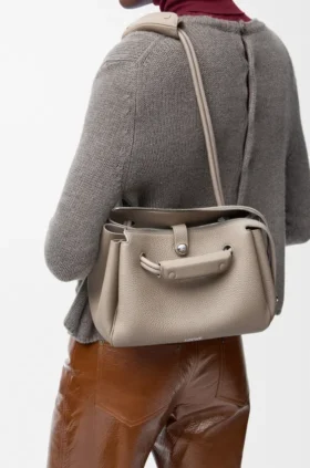 Kleine Madrid-Tasche aus geschmeidigem genarbtem Kalbsleder