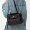 Kleine Madrid-Tasche aus geschmeidigem genarbtem Kalbsleder Kleine Madrid-Tasche aus geschmeidigem genarbtem Kalbsleder