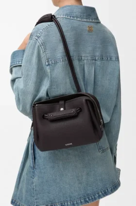 Kleine Madrid-Tasche aus geschmeidigem genarbtem Kalbsleder