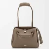Kleine Madrid-Tasche aus geschmeidigem genarbtem Kalbsleder Kleine Madrid-Tasche aus geschmeidigem genarbtem Kalbsleder