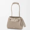 Kleine Madrid-Tasche aus geschmeidigem genarbtem Kalbsleder Kleine Madrid-Tasche aus geschmeidigem genarbtem Kalbsleder