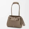 Kleine Madrid-Tasche aus geschmeidigem genarbtem Kalbsleder Kleine Madrid-Tasche aus geschmeidigem genarbtem Kalbsleder
