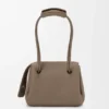 Kleine Madrid-Tasche aus geschmeidigem genarbtem Kalbsleder Kleine Madrid-Tasche aus geschmeidigem genarbtem Kalbsleder