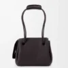 Kleine Madrid-Tasche aus geschmeidigem genarbtem Kalbsleder Kleine Madrid-Tasche aus geschmeidigem genarbtem Kalbsleder
