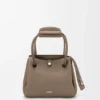 Kleine Madrid-Tasche aus geschmeidigem genarbtem Kalbsleder Kleine Madrid-Tasche aus geschmeidigem genarbtem Kalbsleder