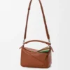Kleine, mehrschichtige Puzzle-Tasche aus klassischem Kalbsleder Kleine, mehrschichtige Puzzle-Tasche aus klassischem Kalbsleder