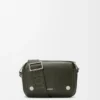 Kleine «Pebble»-Messenger-Tasche aus geschmeidigem, genarbtem Kalbsleder Kleine «Pebble»-Messenger-Tasche aus geschmeidigem, genarbtem Kalbsleder