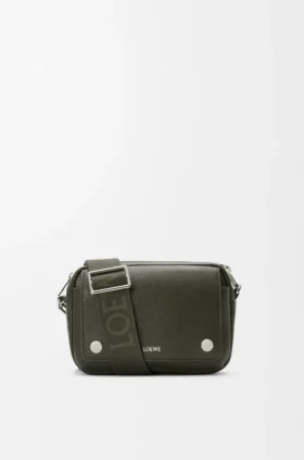 Kleine «Pebble»-Messenger-Tasche aus geschmeidigem, genarbtem Kalbsleder