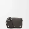 Kleine «Pebble»-Messenger-Tasche aus geschmeidigem, genarbtem Kalbsleder Kleine «Pebble»-Messenger-Tasche aus geschmeidigem, genarbtem Kalbsleder