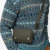 Kleine «Pebble»-Messenger-Tasche aus geschmeidigem, genarbtem Kalbsleder Kleine «Pebble»-Messenger-Tasche aus geschmeidigem, genarbtem Kalbsleder