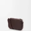 Kleine «Pebble»-Messenger-Tasche aus geschmeidigem, genarbtem Kalbsleder Kleine «Pebble»-Messenger-Tasche aus geschmeidigem, genarbtem Kalbsleder