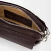 Kleine «Pebble»-Messenger-Tasche aus geschmeidigem, genarbtem Kalbsleder Kleine «Pebble»-Messenger-Tasche aus geschmeidigem, genarbtem Kalbsleder