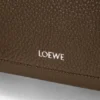 Kleine «Pebble»-Messenger-Tasche aus geschmeidigem, genarbtem Kalbsleder Kleine «Pebble»-Messenger-Tasche aus geschmeidigem, genarbtem Kalbsleder
