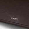 Kleine «Pebble»-Messenger-Tasche aus geschmeidigem, genarbtem Kalbsleder Kleine «Pebble»-Messenger-Tasche aus geschmeidigem, genarbtem Kalbsleder