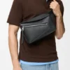 Kleine Puzzle Bumbag aus genarbtem Kalbsleder Kleine Puzzle Bumbag aus genarbtem Kalbsleder
