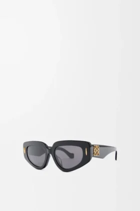 Kleine Sonnenbrille im Schmetterlings-Design