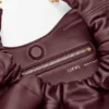 Kleiner Squeeze-Beutel aus weichem Nappa-Lammleder Kleiner Squeeze-Beutel aus weichem Nappa-Lammleder
