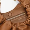 Kleiner Squeeze-Beutel aus weichem Nappa-Lammleder Kleiner Squeeze-Beutel aus weichem Nappa-Lammleder