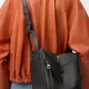 Kompakte «Hammock»-Tasche aus klassischem Kalbsleder Kompakte «Hammock»-Tasche aus klassischem Kalbsleder