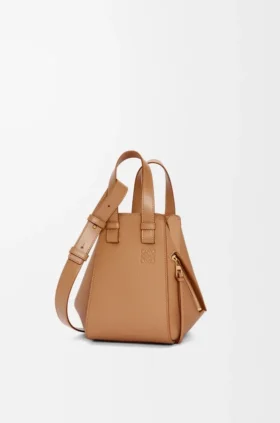 Kompakte Hammock-Tasche aus weichem, genarbtem Kalbsleder