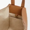 Kompakte Hammock-Tasche aus weichem, genarbtem Kalbsleder Kompakte Hammock-Tasche aus weichem, genarbtem Kalbsleder