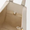 Kompakte Hammock-Tasche aus weichem, genarbtem Kalbsleder Kompakte Hammock-Tasche aus weichem, genarbtem Kalbsleder