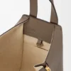 Kompakte Hammock-Tasche aus weichem, genarbtem Kalbsleder Kompakte Hammock-Tasche aus weichem, genarbtem Kalbsleder